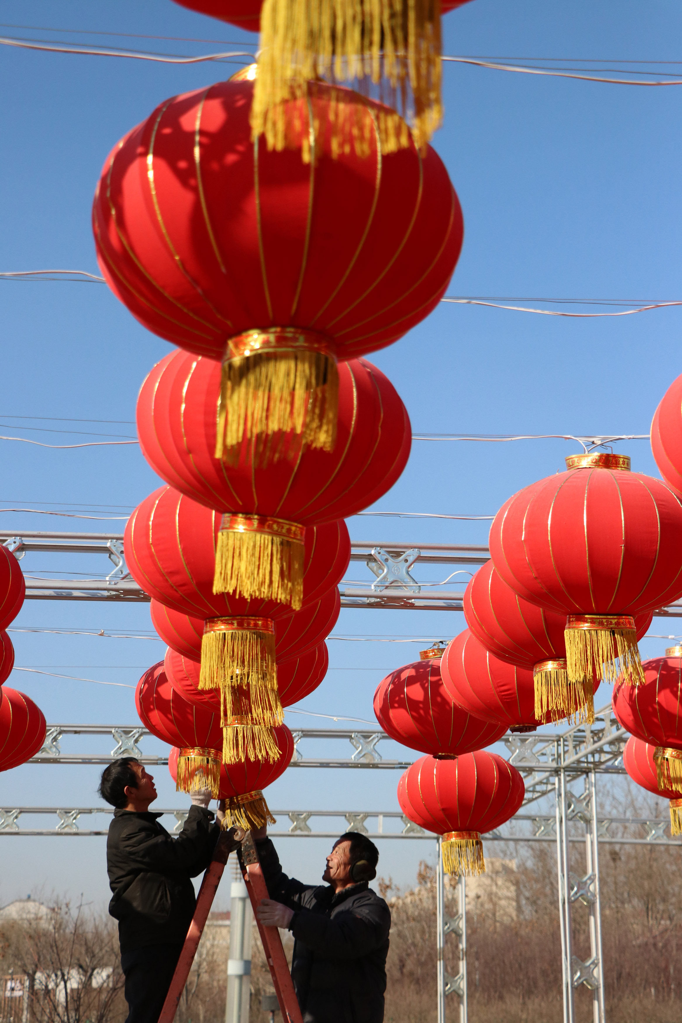 大红灯笼迎新年