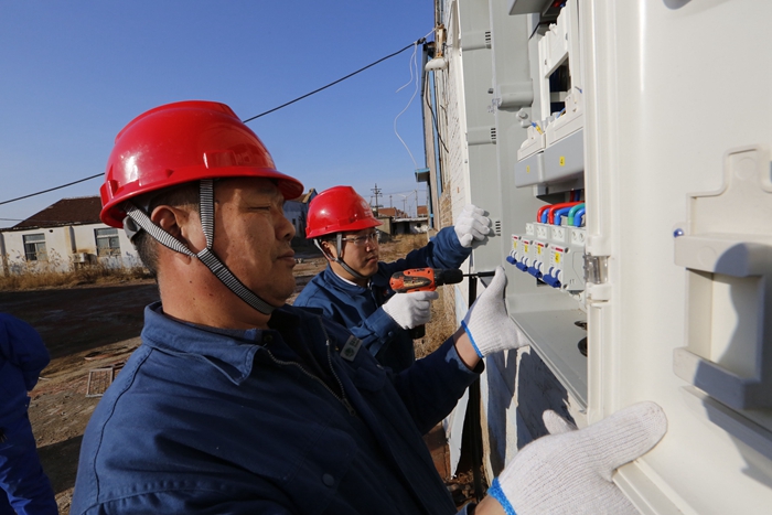 2019年12月27日,国家电网滨州供电公司北海客户服务分中心工作人员