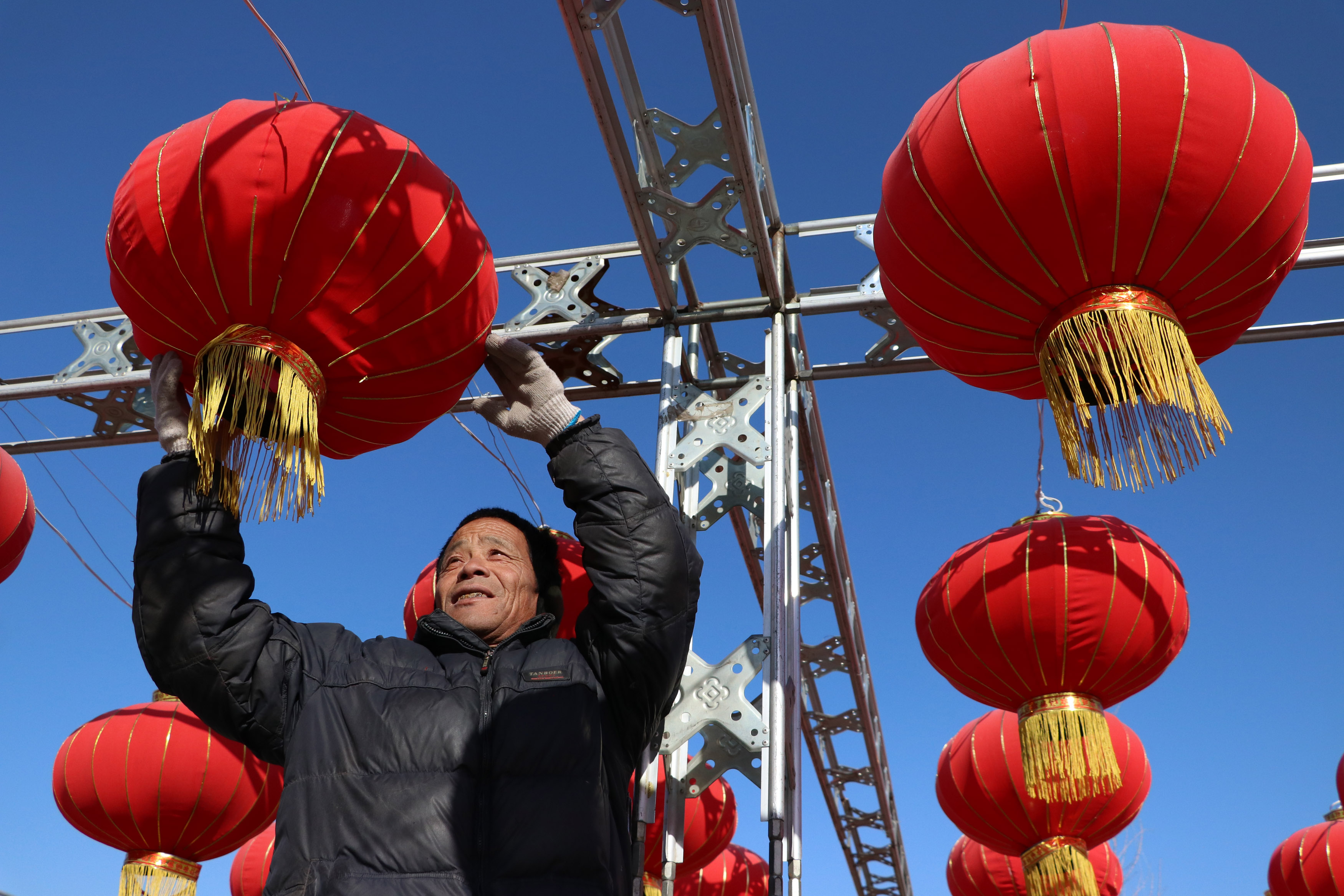 大红灯笼迎新年