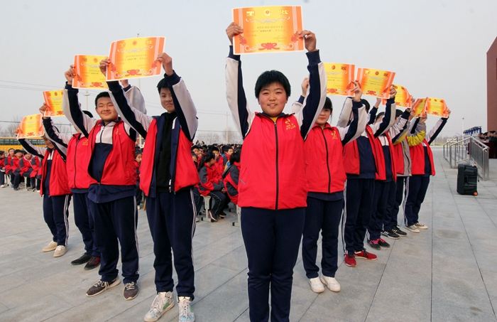 无棣水湾镇中学表彰优秀师生