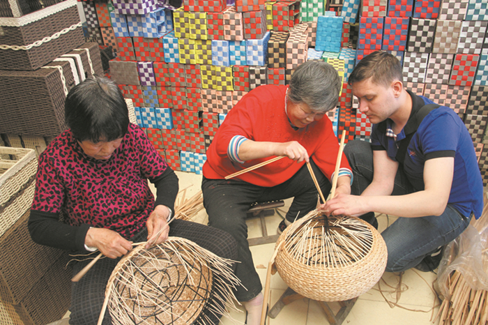 bichir体验草柳编工艺品编织技艺.