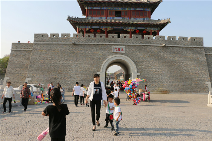 5月4日,在无棣县古城文化旅游区,该县的市级非遗项目——鲁北三弦书