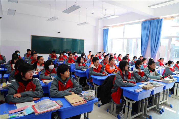 博兴县第一中学2700余名学生新学期喜迁新校区 _滨州网