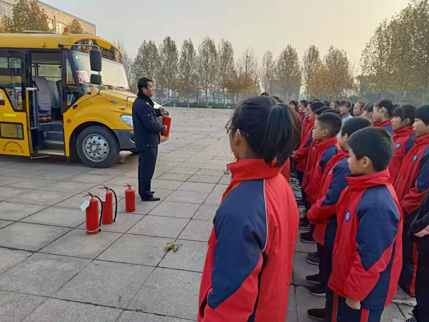 长山镇范公小学图片