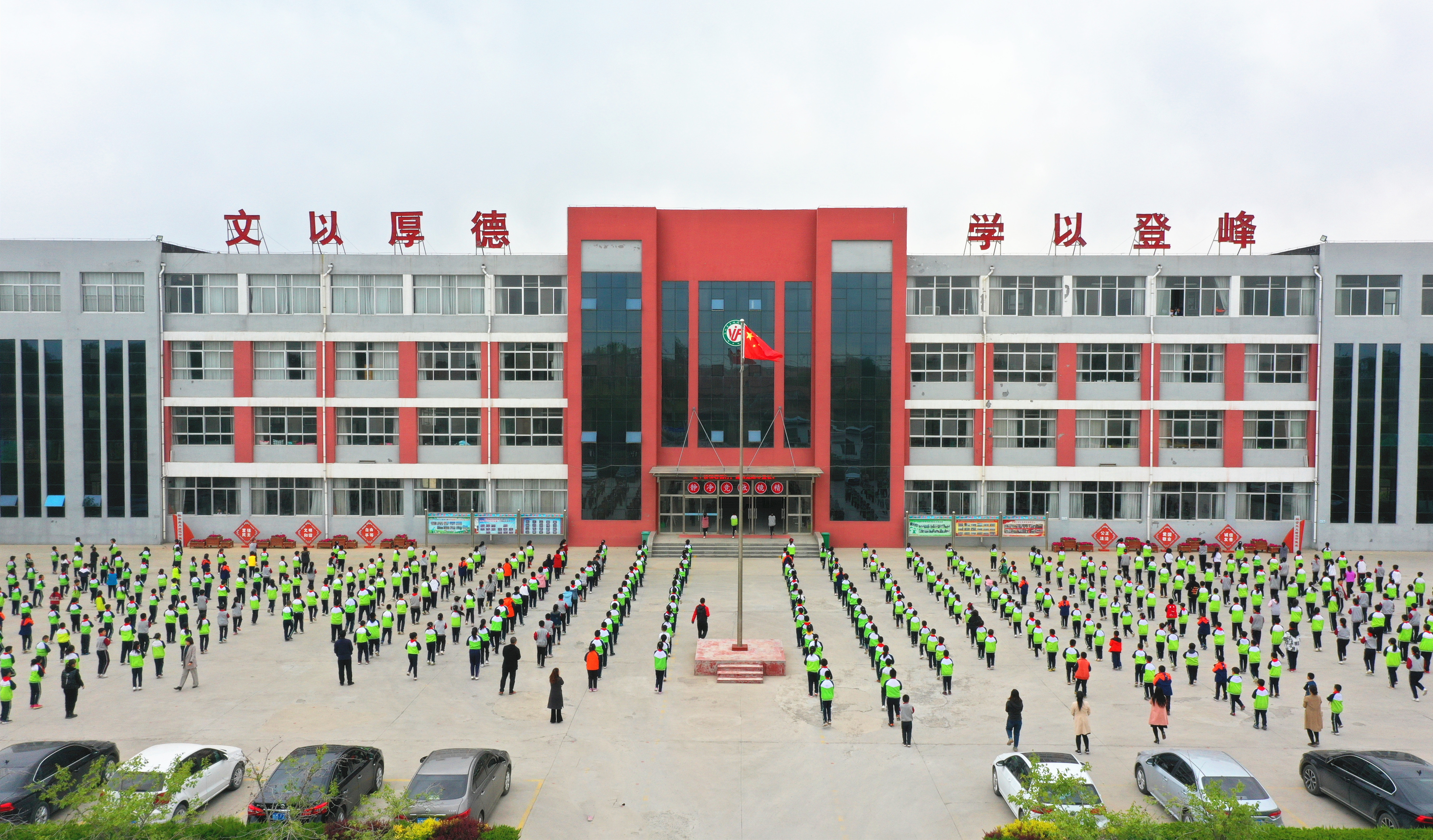 沾化区古城镇文峰小学：绘百米长卷，庆建党百年