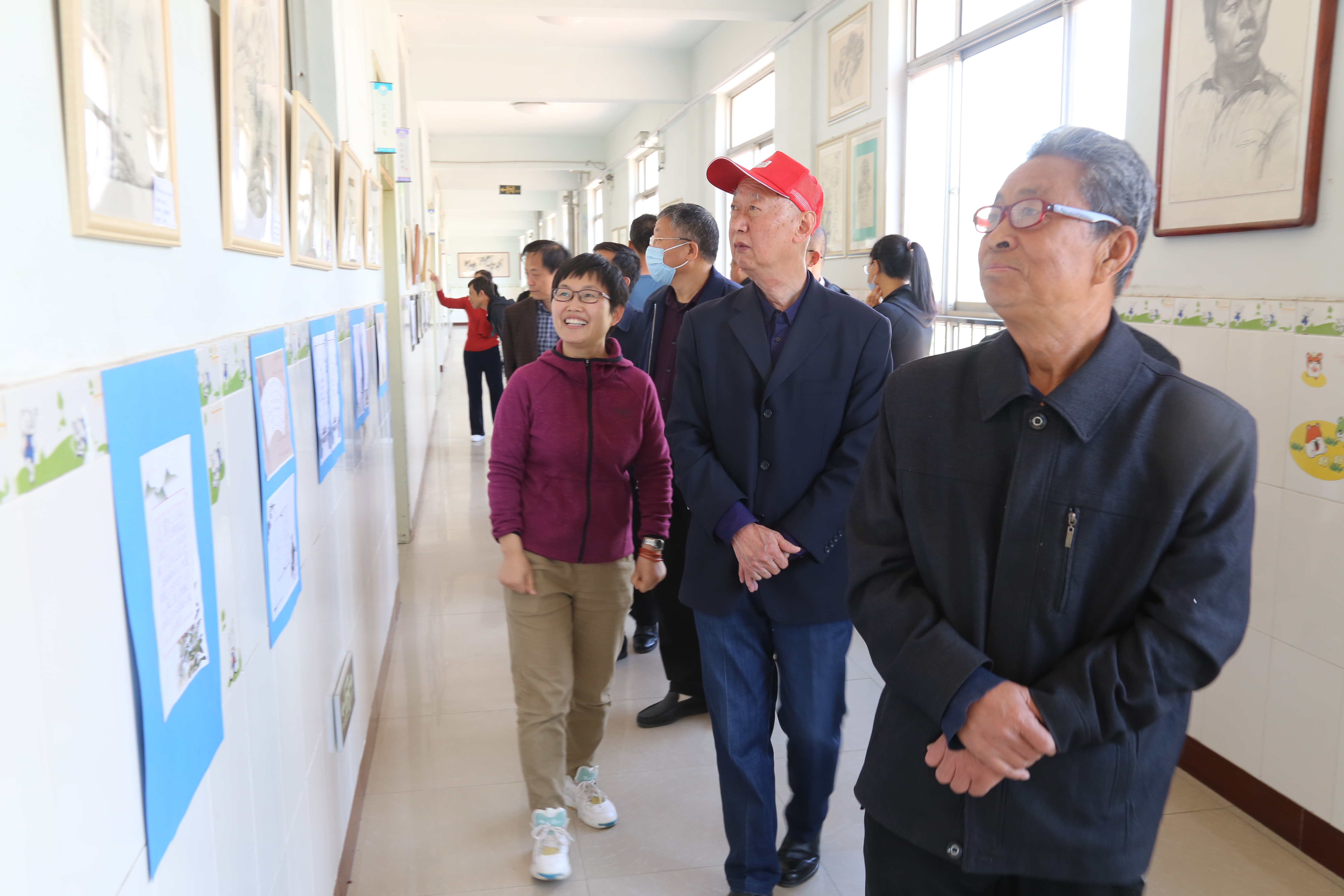 沾化第一实验小学举行“传承红色基因，向建党100周年献礼”主题教师书画展活动