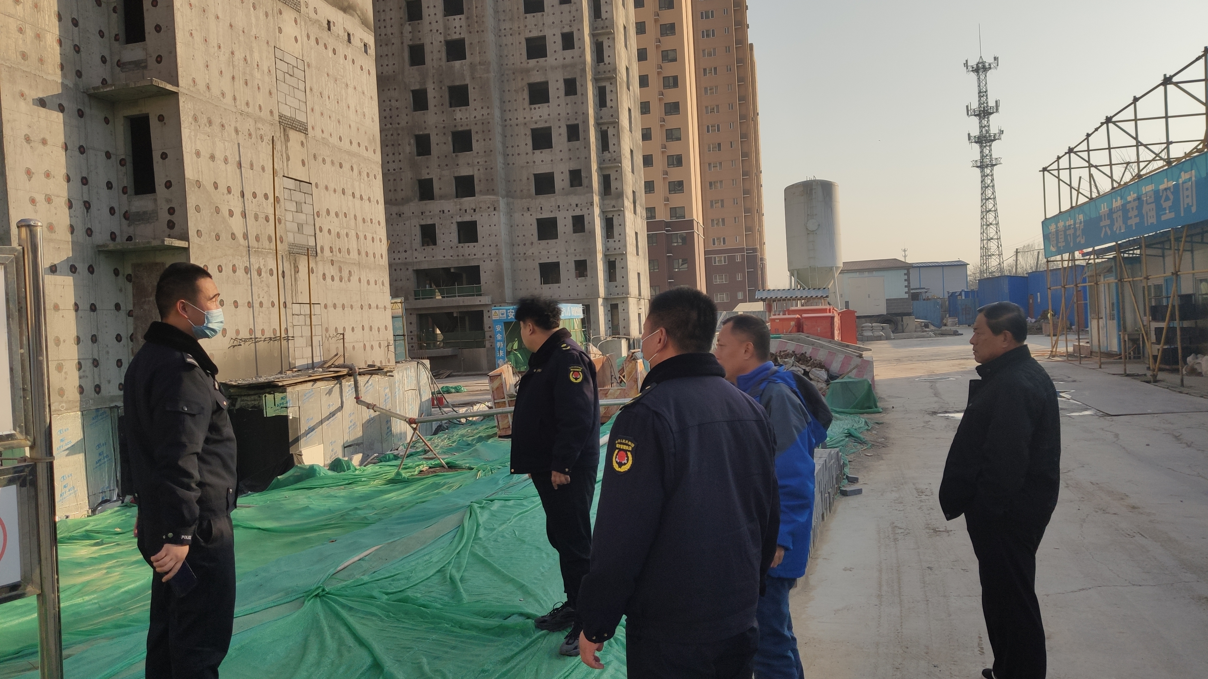 滨城区北镇综合执法中队：加强建筑工地扬尘污染防治