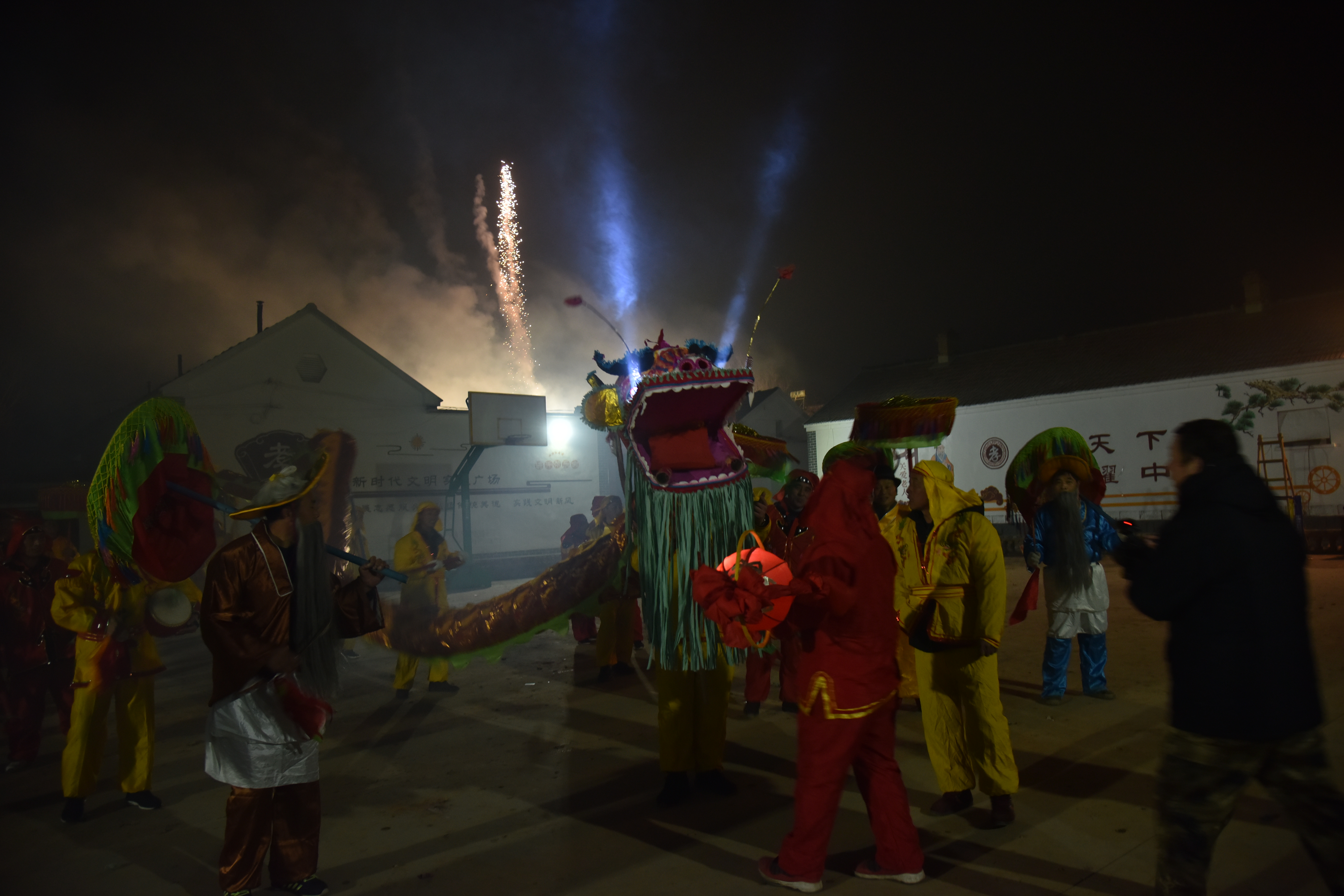 正月十五闹元宵,菜园刘秧歌扭起来.