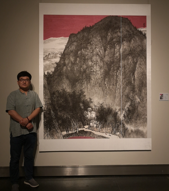 韩强 ,阳信人, 字公随, 号崇石斋主,毕业于山东工艺美术学院,师从中国